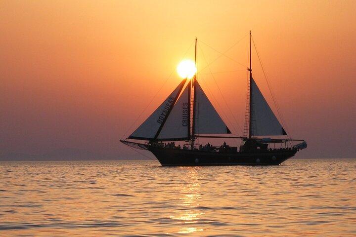 Crucero al atardecer Santorini