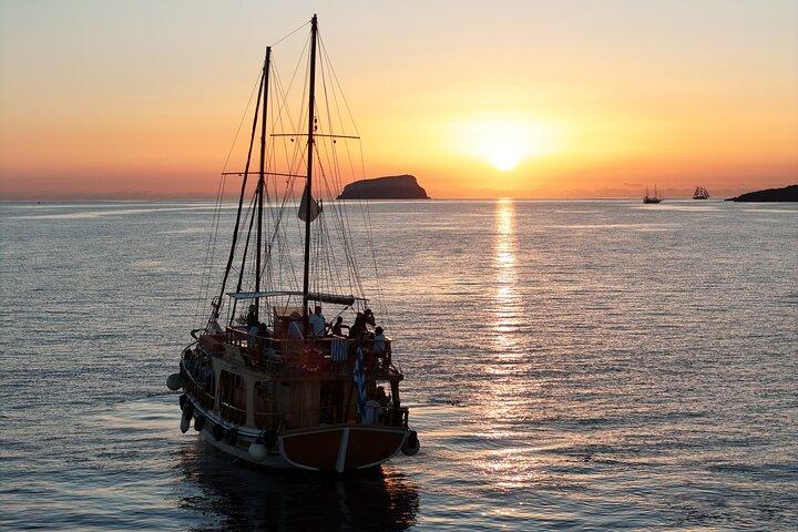 Crucero al atardecer Santorini