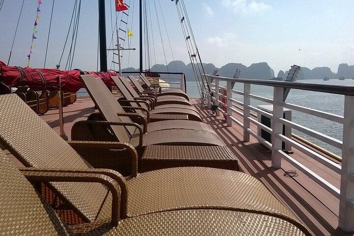 Explore Bai Tu Long Bay por 3 dias