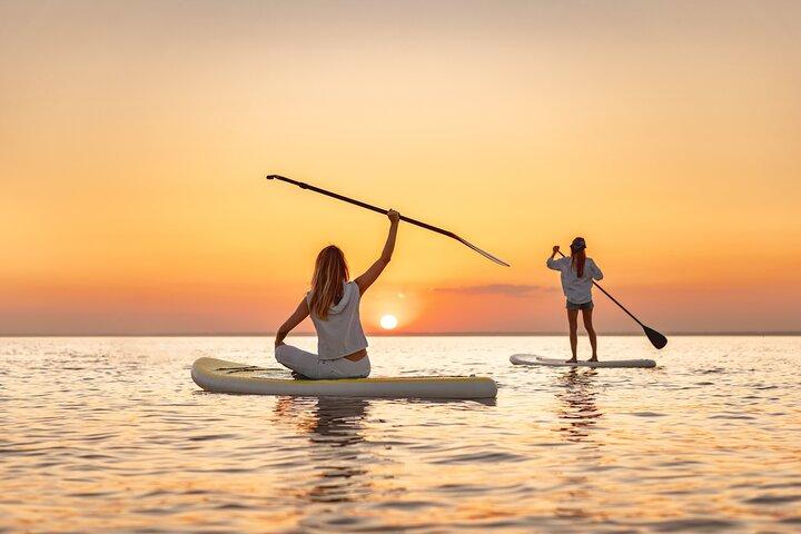 Excursion au coucher du soleil à Torrevieja avec le catamaran Apaleo