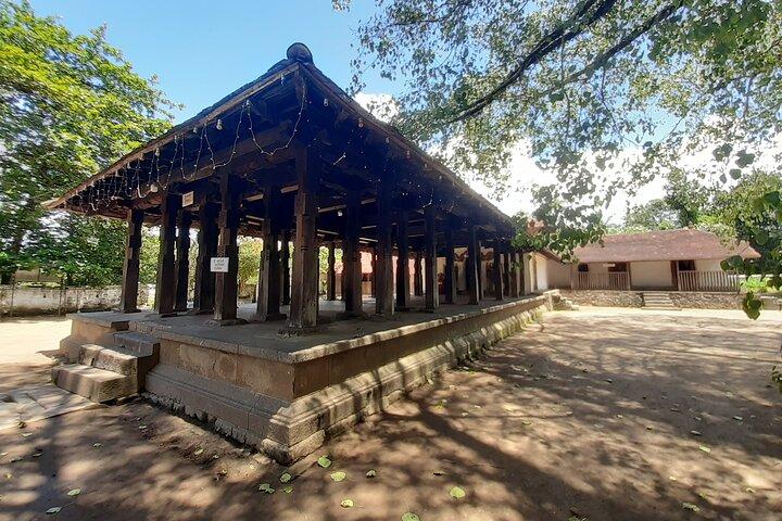 キャンディの田園工芸品と寺院体験（ランチ付き）