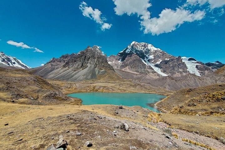 Explorez l'aventure des 7 lacs Ausangate dans les Andes