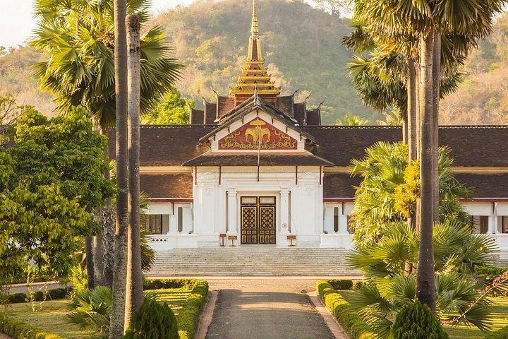 Luang Prabang 2 Days Private Tour with Airport Transfers
