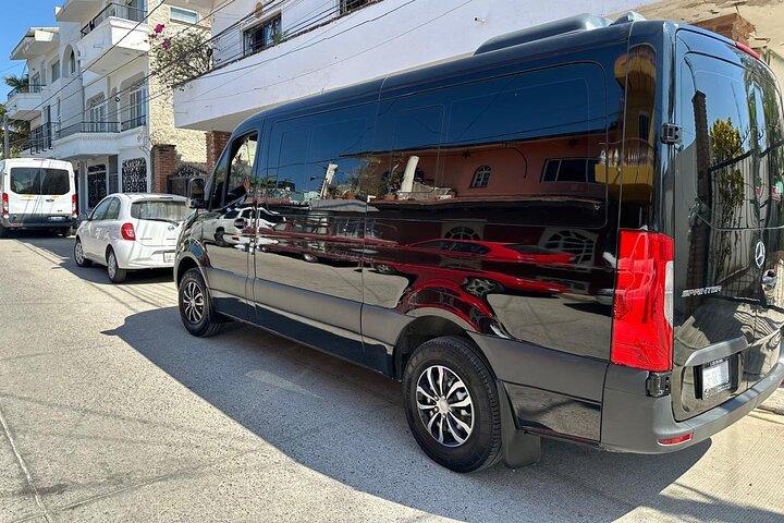 Trasporto aeroportuale con furgone sprinter dall'aeroporto PVR a Punta Mita