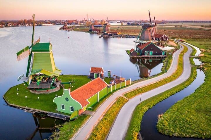 Zaanse Schans and Windmill Villages Guided Tour with Boat Ride