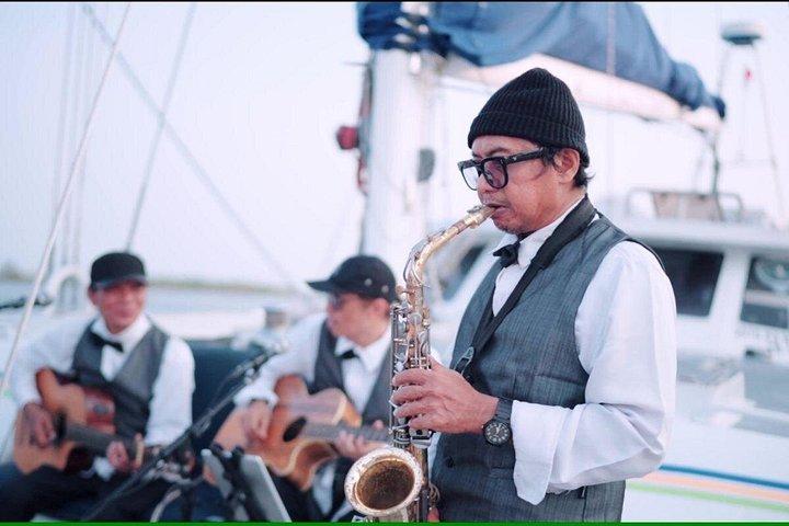 Bali Hai - Romantic Aristocat Evening Dinner Cruise