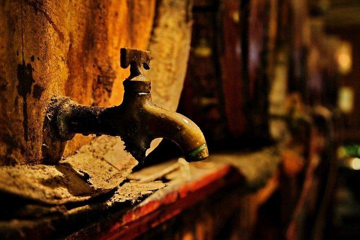 アテネ：アテネ最古の蒸留所でウーゾのテイスティングを体験