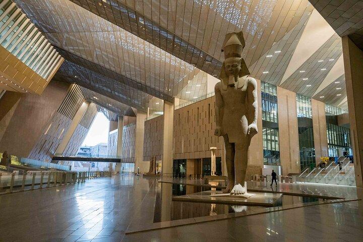 大エジプト博物館、ピラミッドへのプライベート日帰りツアー