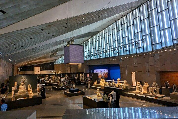 大エジプト博物館、ピラミッドへのプライベート日帰りツアー