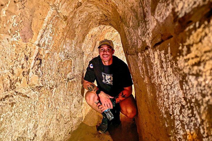 Esplora il tour di 1 giorno dei tunnel di Cu Chi e della storia di Saigon