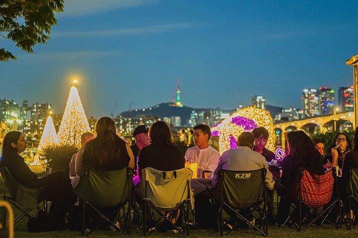 Tour nocturno por el río Han de Seúl : picnic, juegos y crucero a la luz de las estrellas