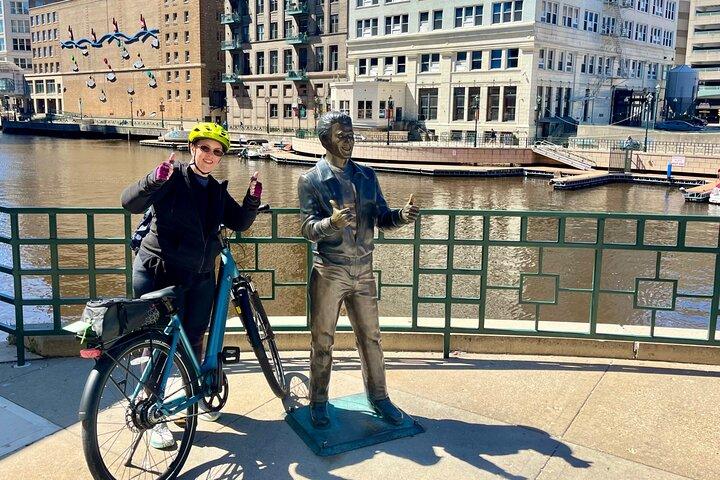 Gamla Milwaukee 09:00 E-Bike Tour