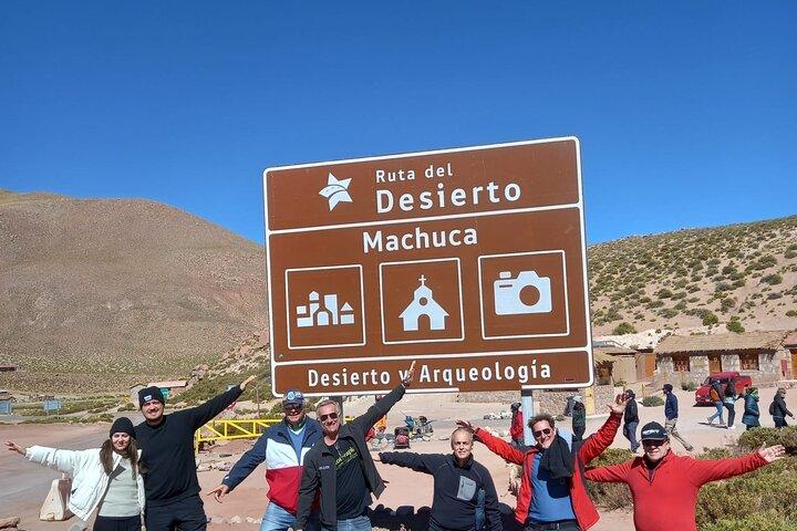 Geysers de Tatio au lever du soleil depuis San Pedro de Atacama
