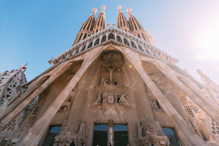 Halbtägige geführte Besichtigung von Montserrat & Sagrada Familia