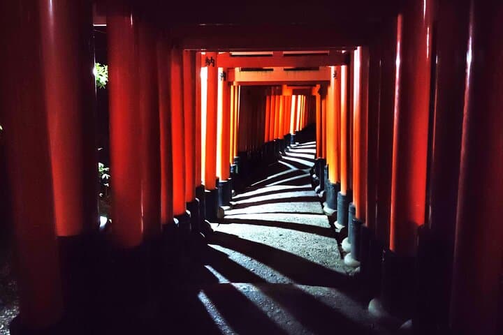 Kyoto: Fushimi Inari Taisha Night Tour with Guide