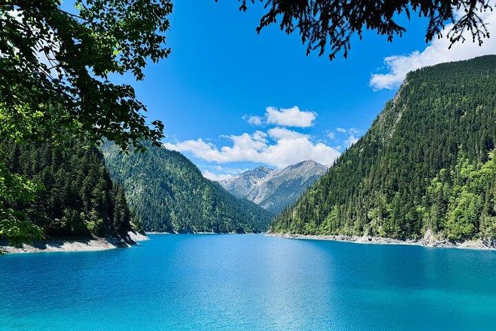 Esplora Jiuzhaigou Tour privato di un giorno via HSR da Chengdu