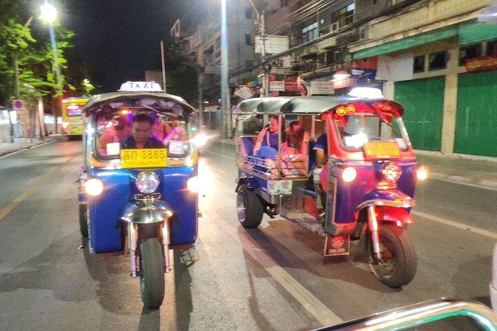 Bangkok Night Eats by Tuk Tuk - Recogida en el hotel y cena
