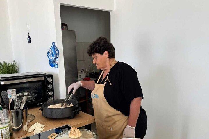 クルーズ旅行者のためのミコノス料理教室体験
