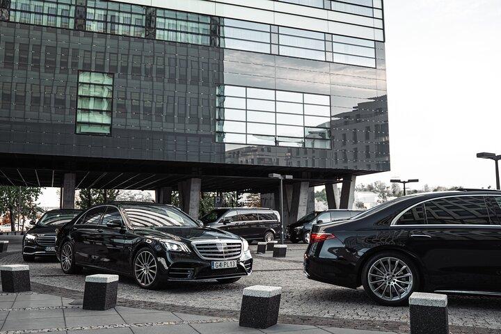 グダンスク空港からグダンスク/ソポトへのVIPメルセデスSクラス送迎