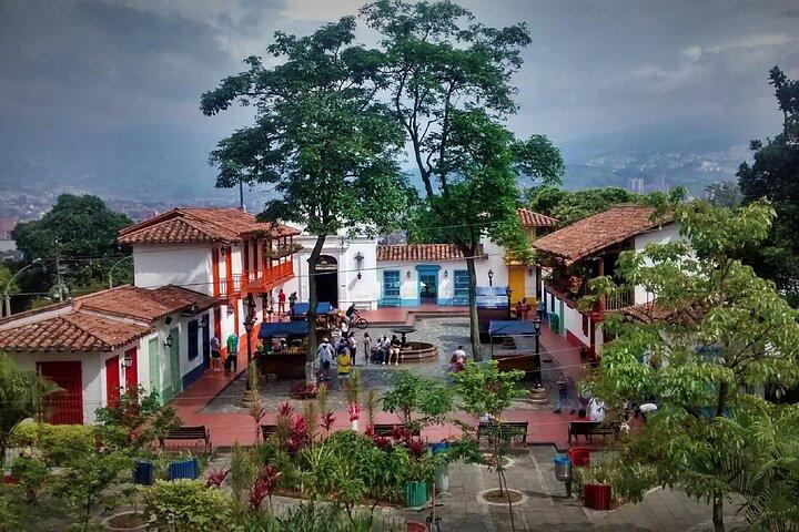 Full City Tour of the Most Famous Places in Medellin