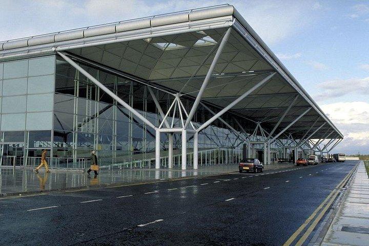 スタンステッド空港からロンドンへのミート＆グリートMPV送迎