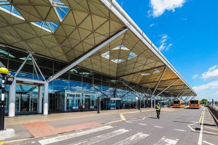 スタンステッド空港からロンドンへのミート＆グリートMPV送迎