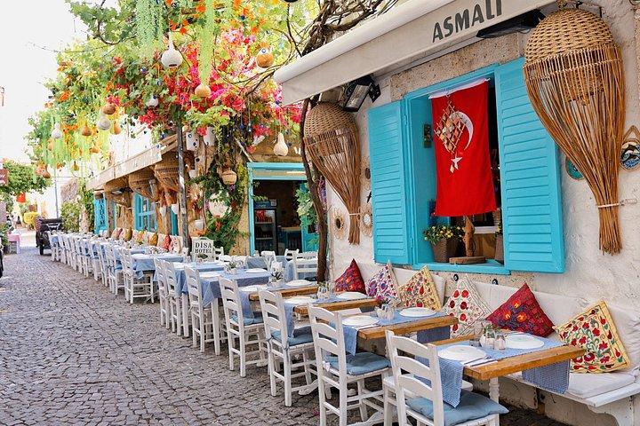 Alaçatı & Çeşme Chill Tour: Vibras, calles e instantáneas