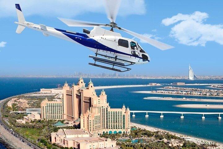 Excursão de helicóptero em Dubai com traslados privados nos dois sentidos