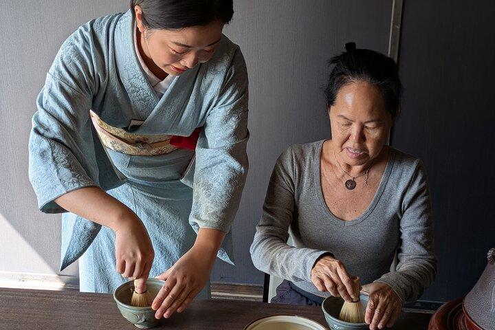 Japanische Teezeremonie und japanisches Mittagessen, serviert von der Fluggesellschaft
