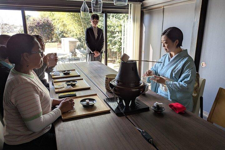 Japanische Teezeremonie und japanisches Mittagessen, serviert von der Fluggesellschaft