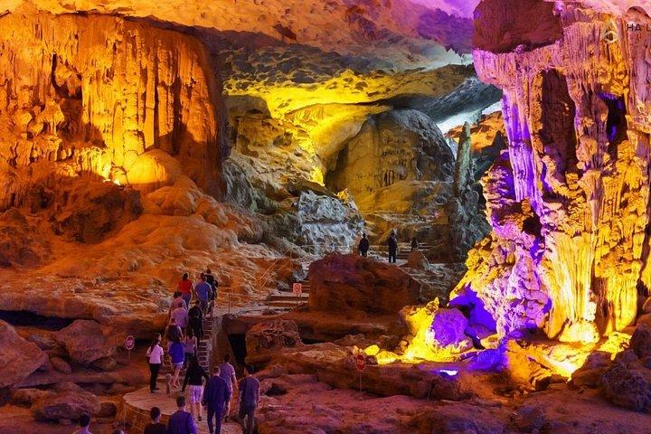ハノイ発ハロン湾日帰り旅行： デラックスクルーズ、ランチ&カヤック