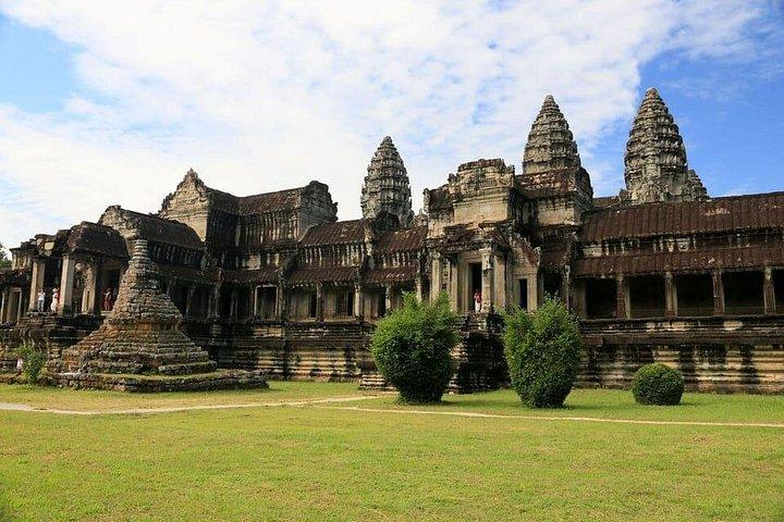 Siem Reap Full Day Angkor Wat with Apsara Dance Dinner