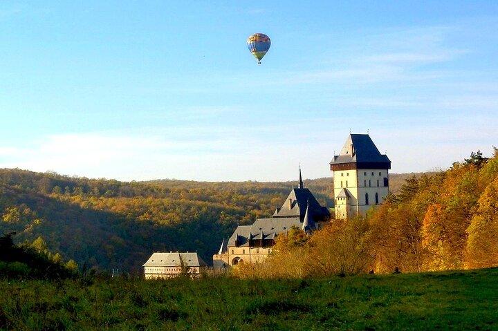 Tour privado do Castelo de Karlštejn com ingresso incluído