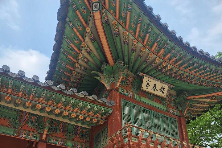 Visite à pied au palais de Changdeokgung avec robe coréenne Hanbok