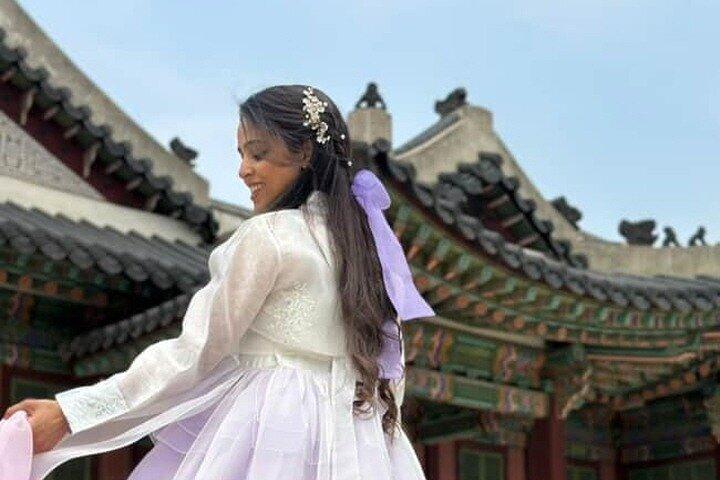 Tour a piedi al Palazzo Changdeokgung con abito coreano Hanbok