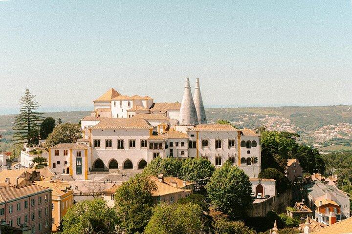 リスボン：シントラ半日ガイドツアー（ペナ宮殿チケット付き）