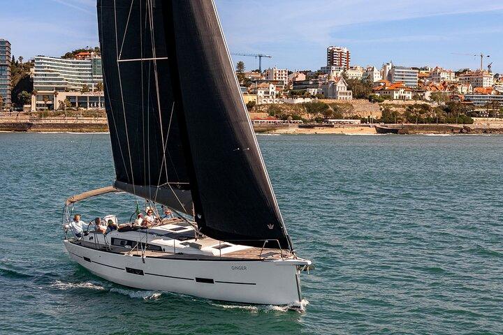 Cascaisプライベートセーリングヨットクルーズ
