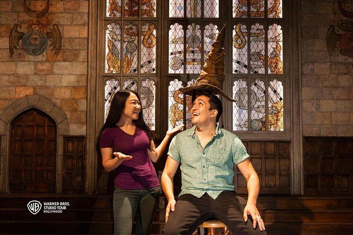 Warner Bros. Tour & Celebrity Homes Tour Package with Shuttle