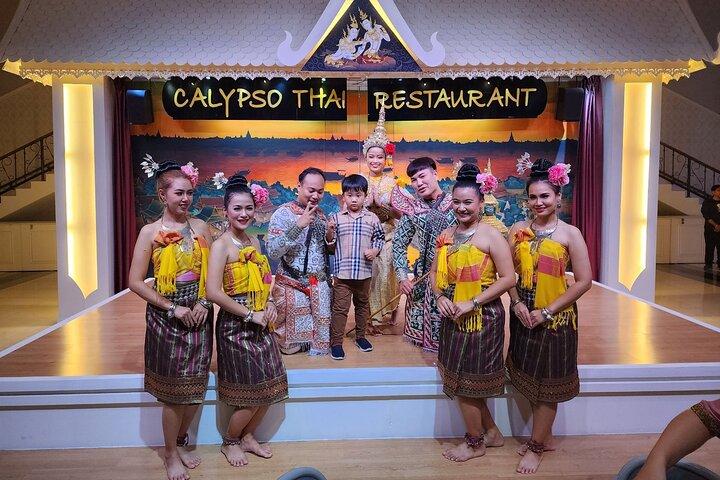 Bangkok Calypso Cabaret com jantar e dança cultural
