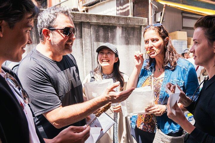 築地市場： 試食付き屋台料理ツアー