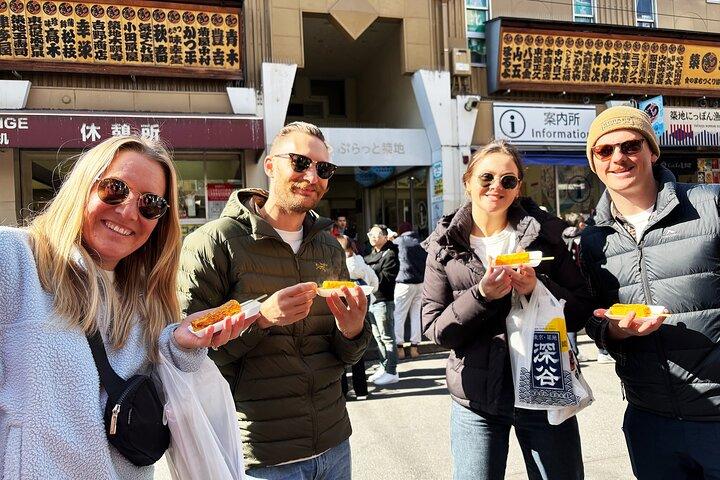 築地市場： 試食付き屋台料理ツアー