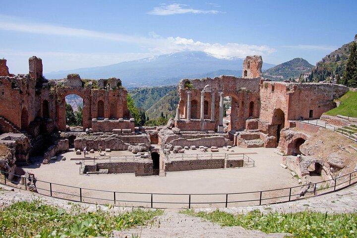 Taormina: Transferência privada de ida e volta a partir de Messina