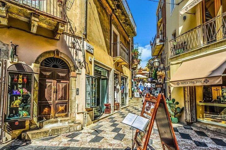 Taormina: Transferência privada de ida e volta a partir de Messina