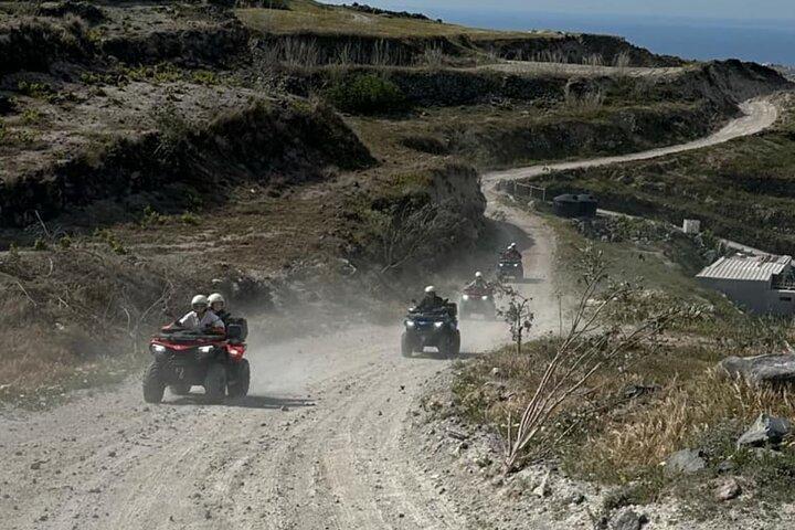 サントリーニATV-クワッドオフロードアドベンチャーツアー+交通機関