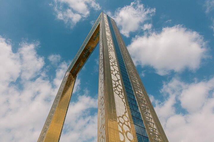 Oplev Dubai Frame Entré