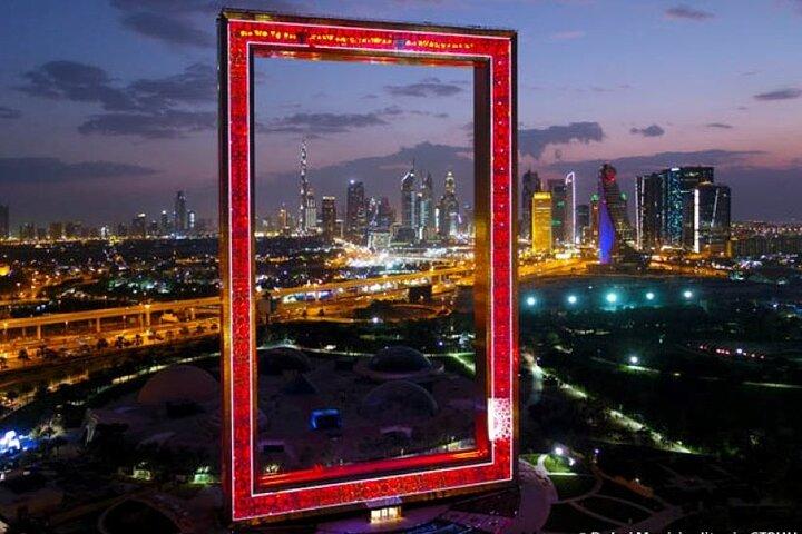 Oplev Dubai Frame Entré