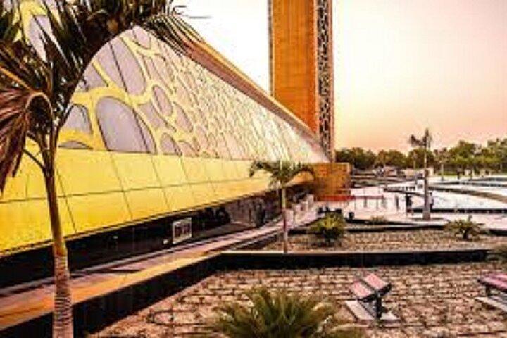 Oplev Dubai Frame Entré