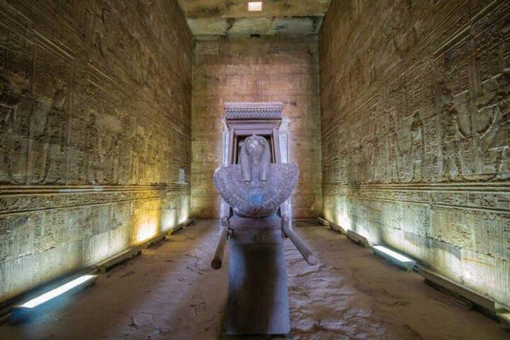 Camina y explora Dendera Temple Qena