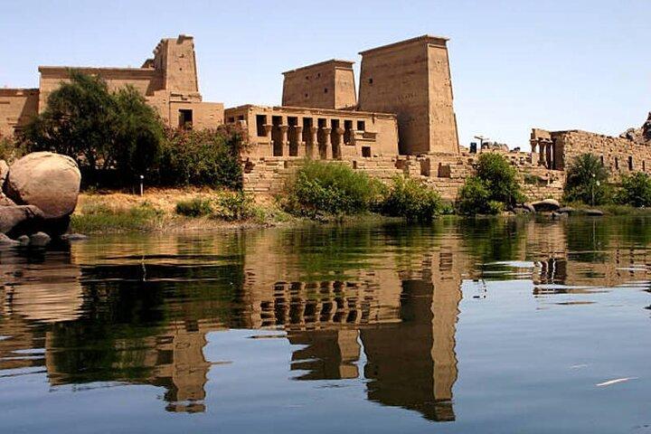 Camina y explora Dendera Temple Qena