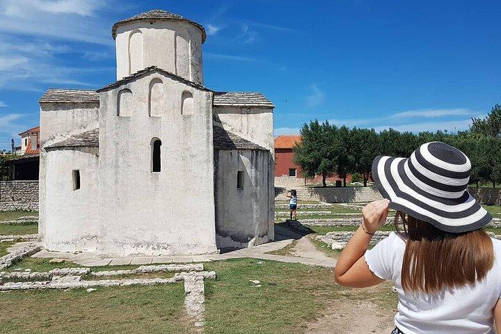 Tour en Cabrio: Old Town Nin, Casa de la Sal y Viñedos Reales